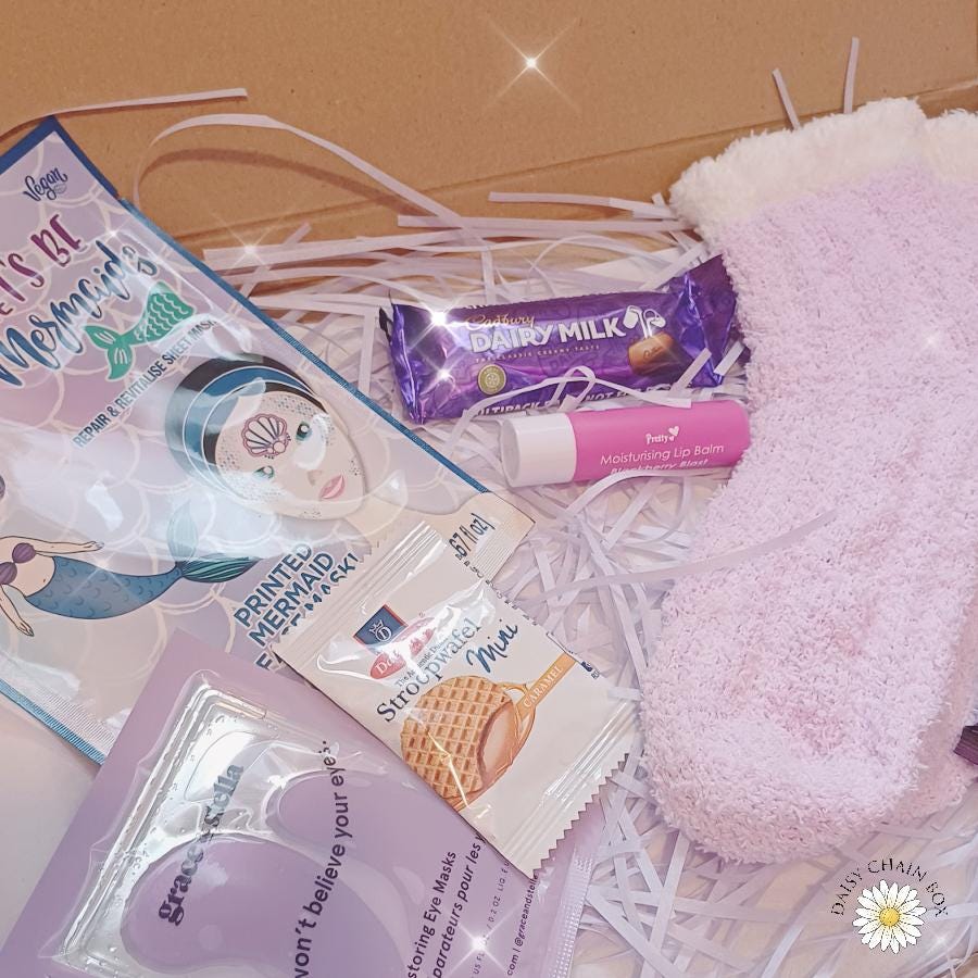 Girls Self-Care Gift Box – Cosy Treats & Pampering! Perfect for a Birthday Gift